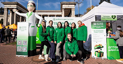 Аптека Доброго Дня долучилася до Нова пошта Київ Марафон із зоною турботи про спортсменів (+фото)